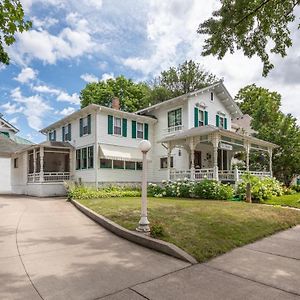 Carriage House Bed & Breakfast Winona Exterior photo