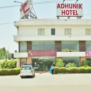Adhunik Hotel Behror Exterior photo