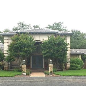 Live Oaks Bed And Breakfast Uvalde Exterior photo