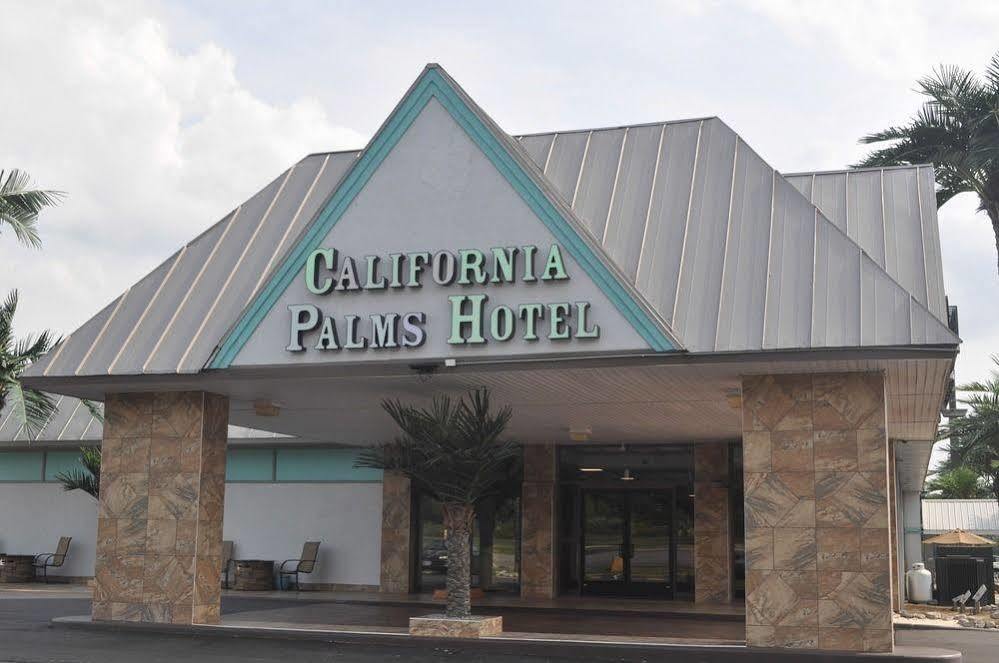 California Palms Hotel And Suites Austintown Exterior photo