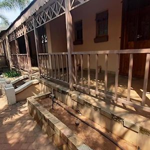 Cosy Double Bedroom In Guesthouse Rustenburg Exterior photo