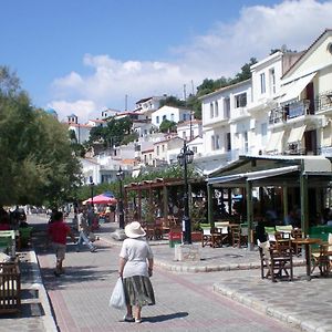 Almiriki Rooms Agios Kirykos  Exterior photo