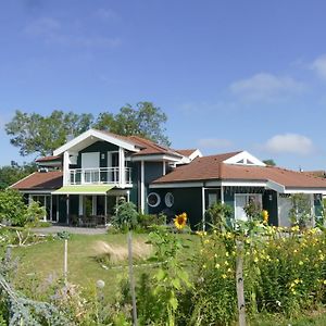 Entre Montagnes Et Lac Bed & Breakfast Armoy Exterior photo