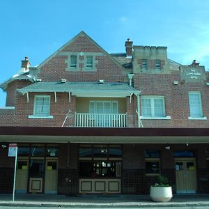 Captain Cook Hotel Botany Mascot Exterior photo