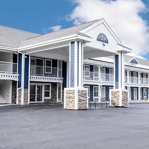 Hilltop Inn & Suites, Near Foxwoods Casino North Stonington Exterior photo