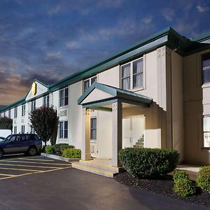 Super 8 By Wyndham Harrisburg Hershey West Motel Exterior photo