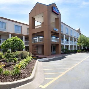 Howard Johnson By Wyndham Romulus Detroit Metro Airport Hotel Exterior photo