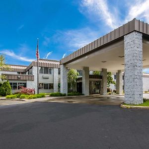 Clarion Pointe Jamestown - Falconer Hotel Exterior photo