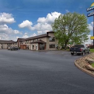 Days Inn By Wyndham Mitchell Sd Exterior photo