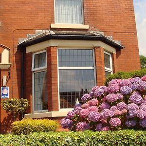 Wendover Guest House Bolton Exterior photo