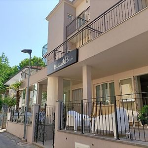 Hotel Bed And Book Rimini Exterior photo