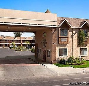 Super 8 By Wyndham Bakersfield South Ca Motel Exterior photo