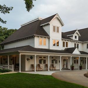 The Oakwood Inn Okoboji Exterior photo