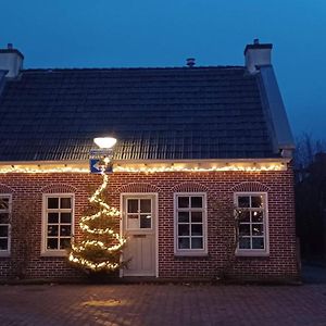 Karakteristiek Huis In Centrum Winsum Met Nieuwe Badkamer Villa Exterior photo