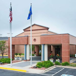 Doubletree By Hilton Milwaukee/Brookfield Hotel Exterior photo