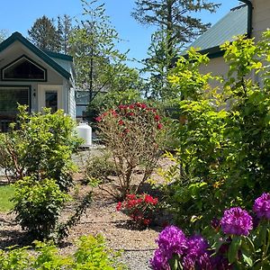 Sheltered Nook On Tillamook Bay Bed & Breakfast Bay City Exterior photo