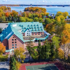 Chateau Vaudreuil Hotel Exterior photo