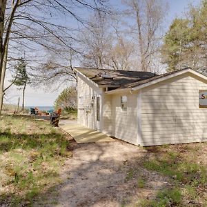 Beachfront Lake Michigan Cottage Fire Pit And Deck Muskegon Exterior photo