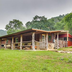 Rural And Horse-Friendly Cabin About 24 Mi To Bandera! Villa Tarpley Exterior photo