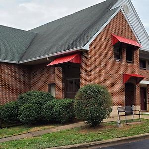 Red Roof Inn & Suites Cornelius - Lake Norman Exterior photo