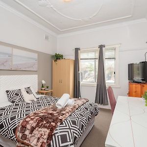 Comfy Ensuite Queen Room - Nearby Airport Sydney Exterior photo