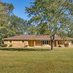 Vintage Chipley Getaway On Large Private Property Villa Exterior photo