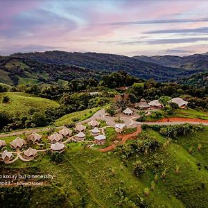 Holos Retreat Center: The Entire Ridge Basecamp Hotel Baru Exterior photo