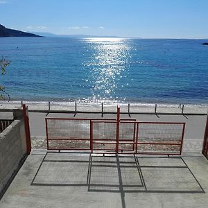 Spiro Guest House Himare Exterior photo