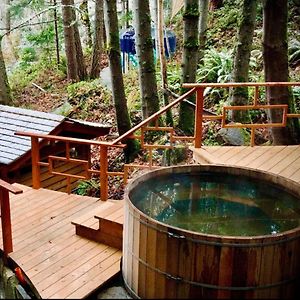 Sungate On Salt Spring - Luxurious Suite With Cedar Hot Tub & View Saltspring Island Exterior photo