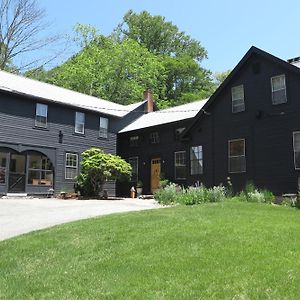 Eileen Of Mystic Bed & Breakfast Exterior photo