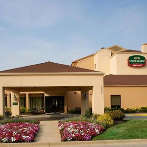 Courtyard By Marriott Indianapolis Airport Hotel Exterior photo