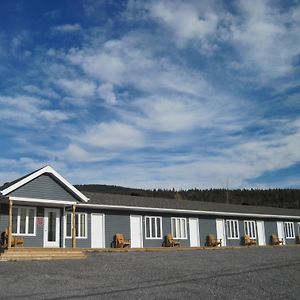 Camping Motel & Chalets Baie De Gaspe Exterior photo