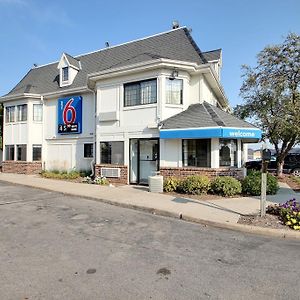 Motel 6 Milwaukee West - Brookfield Exterior photo