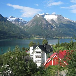 Hjelle Hotel Exterior photo