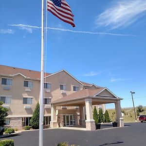 Napoleon Inn & Suites Exterior photo