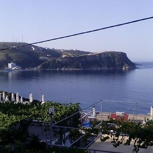 Stone House Hotel Himare Exterior photo