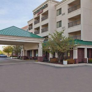 Courtyard By Marriott Milwaukee North/Brown Deer Hotel Exterior photo