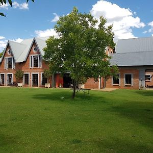 Millstream Inn Guest House Skeerpoort Exterior photo