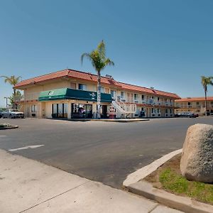 Vagabond Inn Bakersfield South Exterior photo