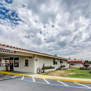 Motel 6 Manteca Exterior photo