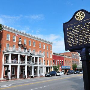 The Golden Lamb Hotel Lebanon Exterior photo