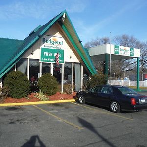 Budgetel Inn & Suites Hotel Grand Rapids Exterior photo