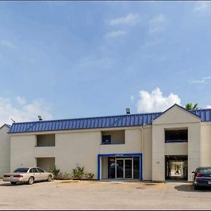 Motel 6 Houston - I-10 East Exterior photo