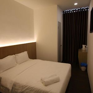 Place2Stay Business Hotel @ Metrocity Kuching Exterior photo