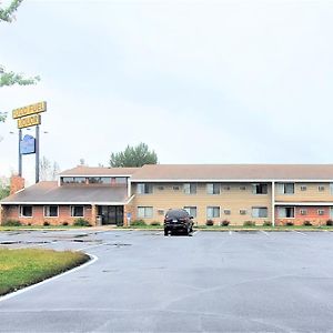 Amerivu Inn & Suites-Avon Exterior photo