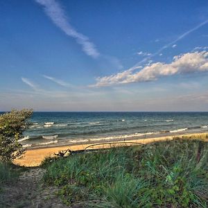 Lakefront Montague Cottage With Deck And Beach! Rothbury Exterior photo