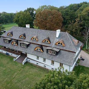 Dwor Strzyzew Bed & Breakfast Zelazowa Wola Exterior photo